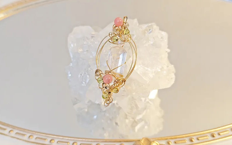 La Luceのワイヤーアートアクセサリー